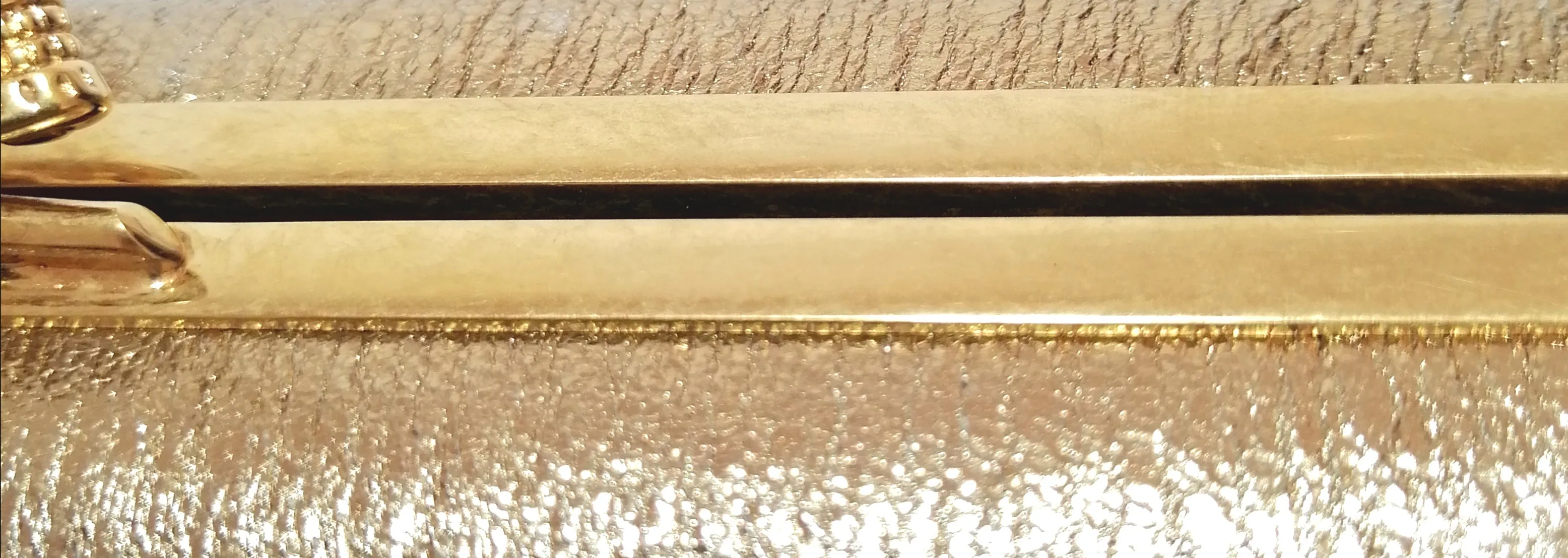 Alexander McQueen Gold Foil Leather Twin Skull Clutch | Pre Loved |