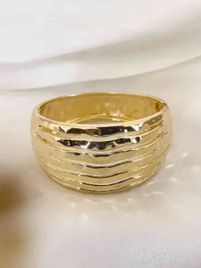 Chunky Curve Textured Handcuff