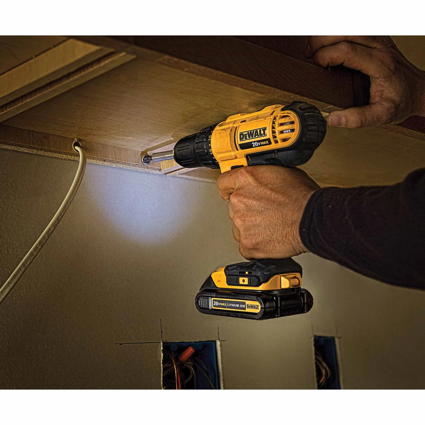 DeWalt DCD771C2 20V MAX Li-Ion Compact Drill/Driver Kit