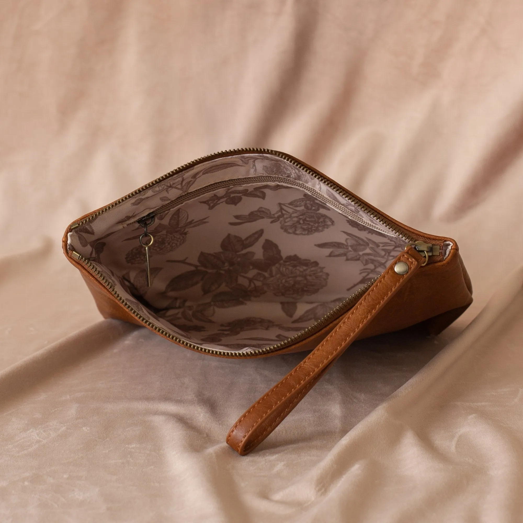 Doux Clutch