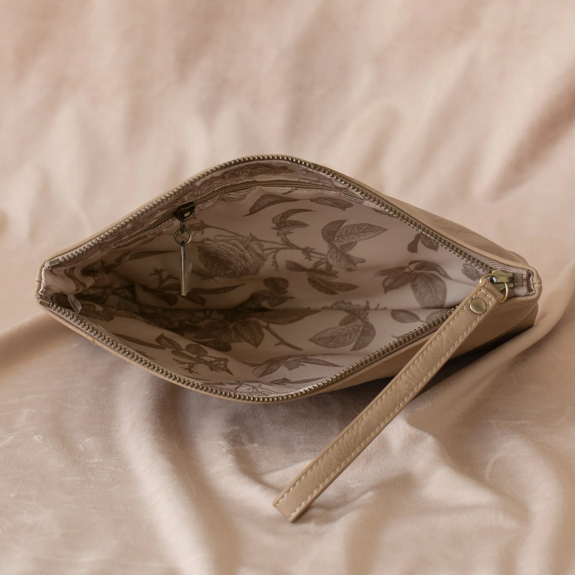 Doux Clutch