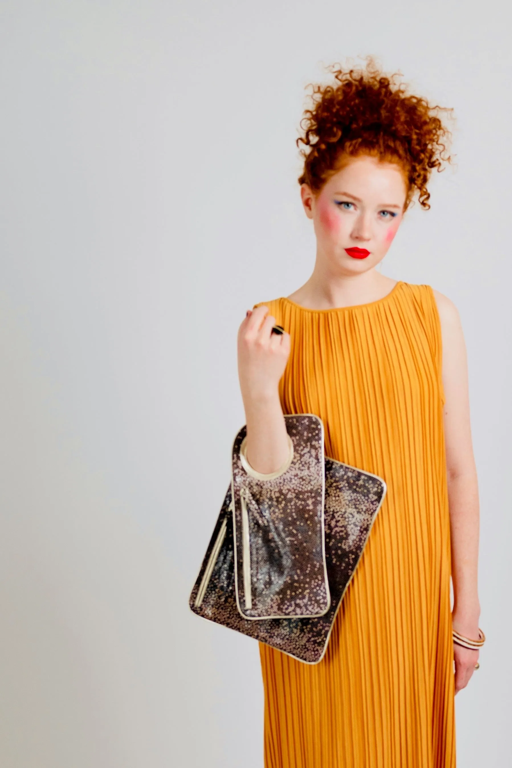 Hands Free Bracelet Clutch - Medium - Black Pewter Lizard Print with Black Ring