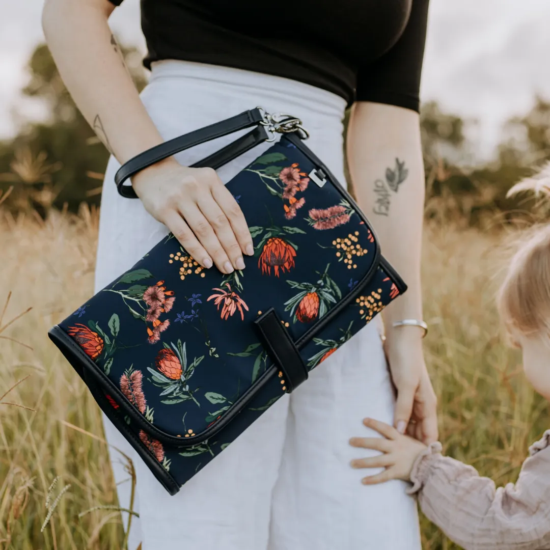 OiOi Change Clutch botanical navy