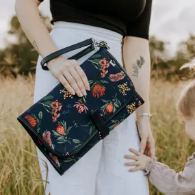 OiOi Change Clutch botanical navy