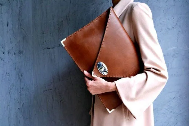 Symmetria leather clutch in tabac brown: Gold / Small