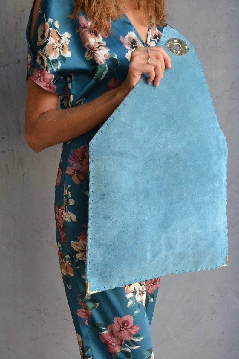 Symmetria soft clutch in jeans blue: Gold / Small