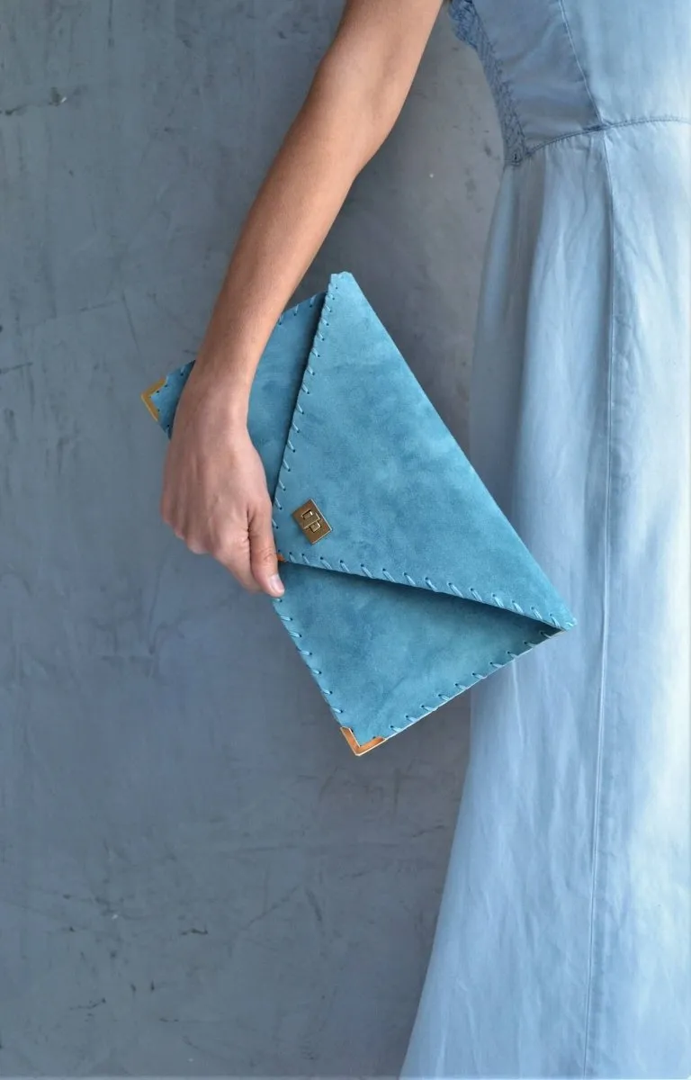 Symmetria soft clutch in jeans blue: Gold / Small