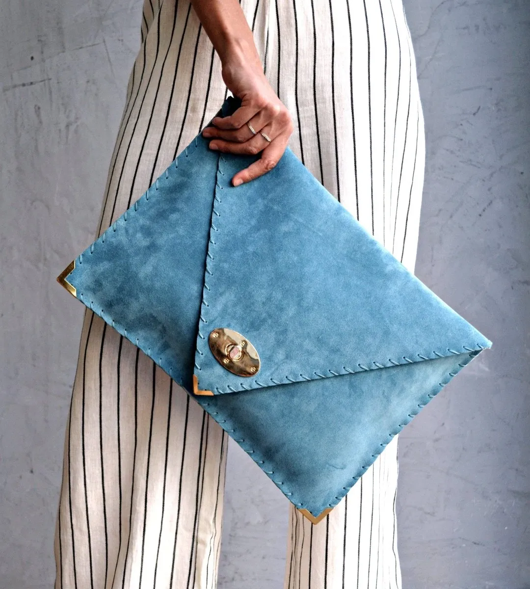 Symmetria soft clutch in jeans blue: Gold / Small